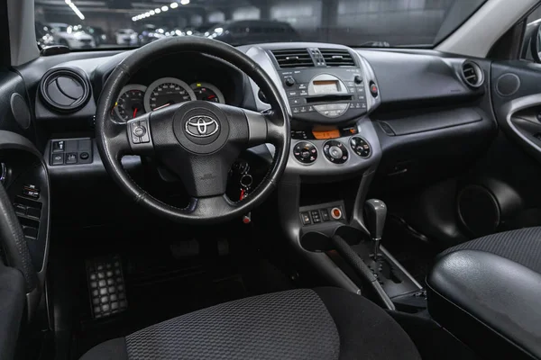 Novosibirsk Rusya Haziran 2021 Toyota Rav Araç Içi Direksiyon Vites — Stok fotoğraf