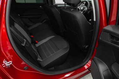 Novosibirsk, Rusya - 29 Haziran 2021: Renault Arkana, araç yolcusu ve sürücü koltukları.