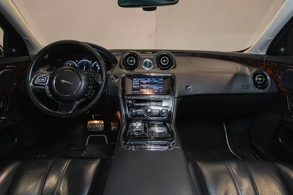 Novosibirsk Rusland Juli 2021 Jaguar Auto Interieur Stuurwiel Hefboom Dashboard — Stockfoto