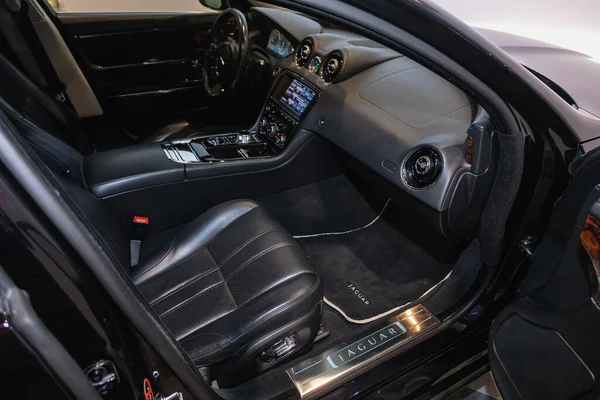 Novosibirsk Rusland Juli 2021 Jaguar Auto Interieur Stuurwiel Hefboom Dashboard — Stockfoto