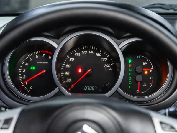 2021年7月15日 Suzuki Grand Vitara Car Panel Digital Bright Speed Ometer — 图库照片