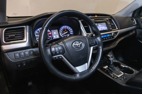 Nowosibirsk Russland Juli 2021 Toyota Highlander Cockpit Innenraumdetails Tacho Und — Stockfoto