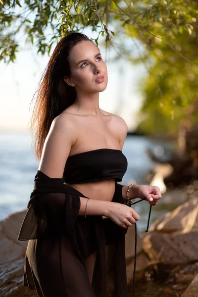 Beautiful Brunette Woman Black Swimsuit Light Cape Shirt Resting Beach — Foto Stock