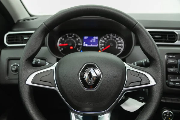 노보시비르스크 러시아 2021 Renault Duster Auto Interior Steering Wheel Logo — 스톡 사진