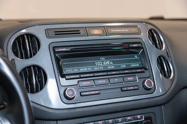 Novosibirsk Russia July 2021 Volkswagen Tiguan Car Audio System Concept — Stock Photo, Image