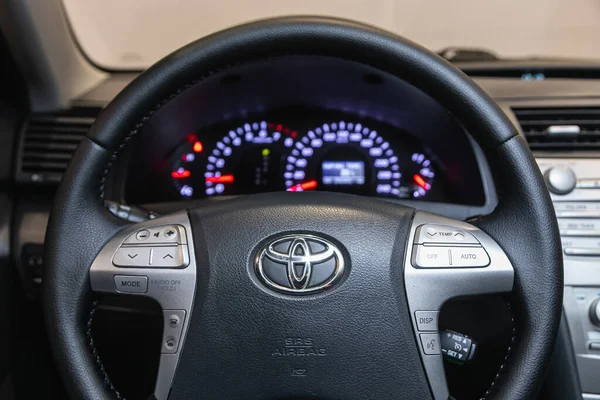 Novosibirsk Russland Juli 2021 Toyota Camry Moderner Innenraum Mit Armaturenbrett — Stockfoto