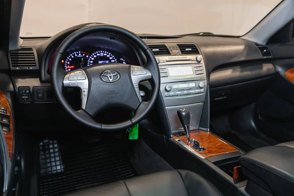 Novosibirsk Russland Juli 2021 Toyota Camry Moderner Innenraum Mit Armaturenbrett — Stockfoto