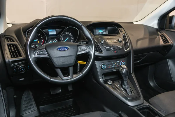 Novosibirsk Ryssland Juli 2021 Ford Focus Ratt Växelspak Och Instrumentbräda — Stockfoto