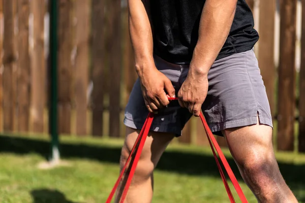 Primer Plano Del Joven Entra Para Los Deportes Casa Patio — Foto de Stock