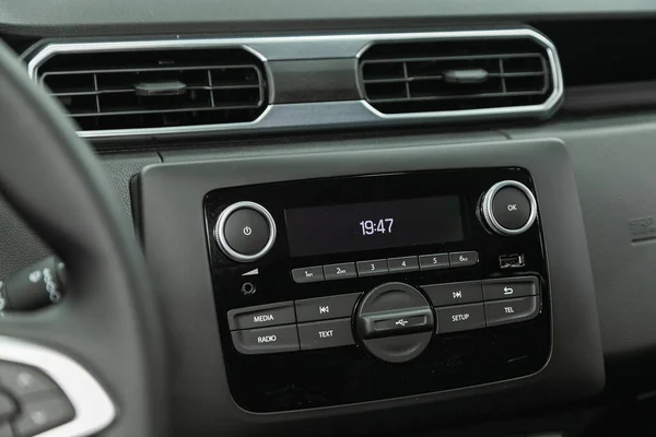 러시아 노보시비르스크 2021 Renault Duster Car Control Panel Audio Player — 스톡 사진