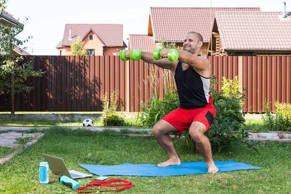 Strong Man Goes Sports Park Cheerful Sporty Man Black Hair — Stock Photo, Image