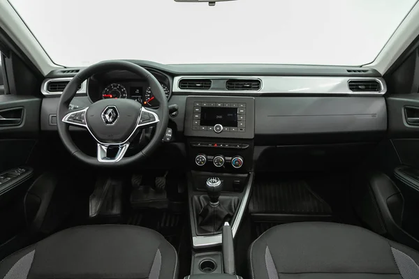 러시아 노보시비르스크 2021 Renault Arkana Steering Wheel 레버와 계기판 계기판 — 스톡 사진