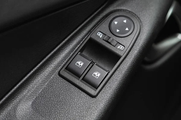 2021年7月19日 格兰塔 Lada Granta 胳膊与窗户控制面板 门锁按钮和镜子控制一起休息 — 图库照片