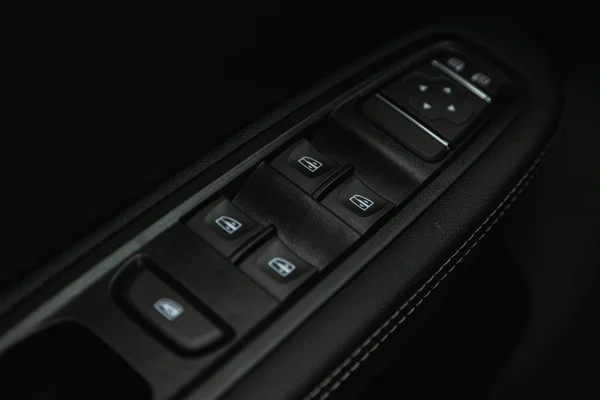 러시아 노보시비르스크 2021 Renault Arkana Arm Rest Window Control Panel — 스톡 사진