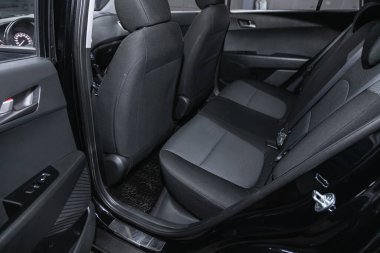 Novosibirsk, Rusya - 16 Temmuz 2021: Hyundai Creta, Temiz Araç İçi. Hatchbac 'ta siyah arka koltuklar