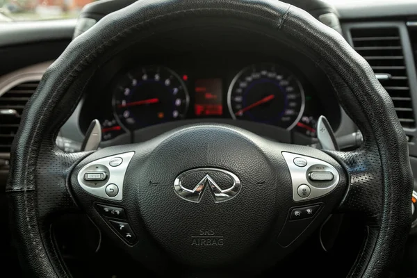 러시아 노보시비르스크 2021 Infiniti Salon New Stylish Car Steering Wheel — 스톡 사진