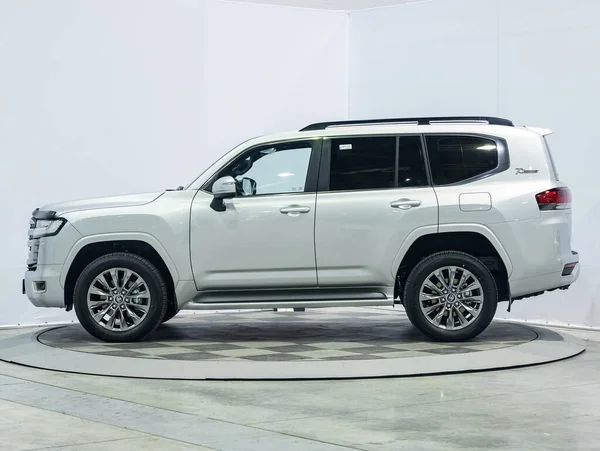 Novosibirsk Rússia Setembro 2021 Toyota Land Cruiser 300 Branco Vista — Fotografia de Stock