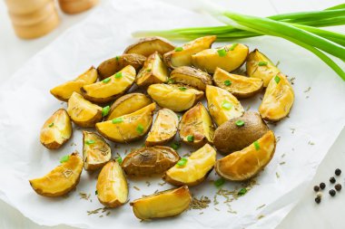 Kızarmış patates dilimleri.