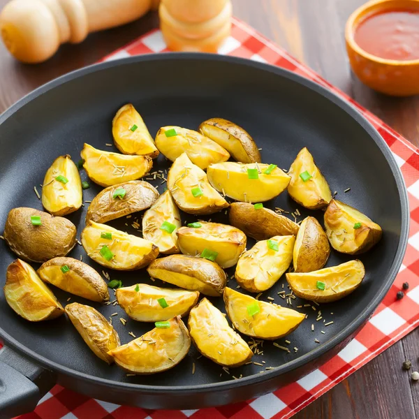 Fried potato wedges — Stock Photo, Image