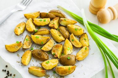 Kızarmış patates dilimleri.