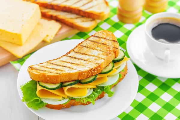 Vegetable and Cheese Sandwich — Stock Photo, Image