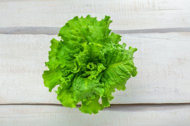  Taze yeşil marul yaprakları