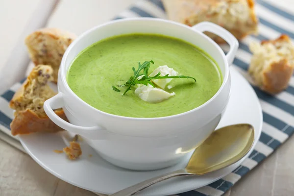 Sopa de creme de espinafre — Fotografia de Stock