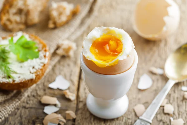 Gekochtes Ei zum Frühstück — Stockfoto