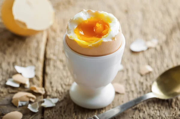 Gekookt ei als ontbijt — Stockfoto