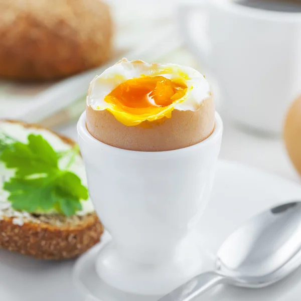 Gekookt ei als ontbijt — Stockfoto