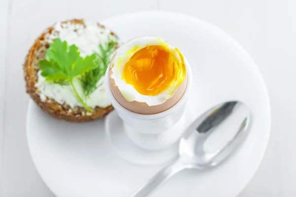 Huevo cocido para el desayuno — Foto de Stock