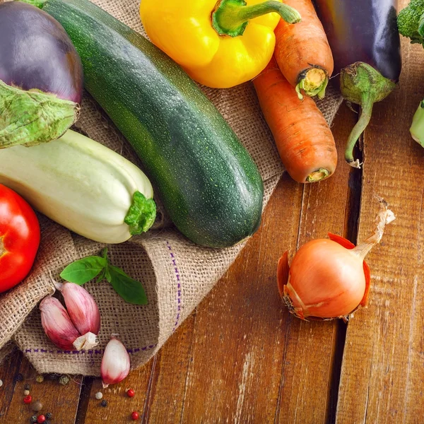 Färska råa grönsaker — Stockfoto