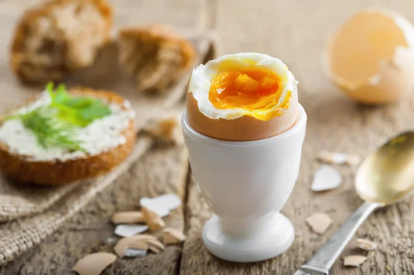 Boiled egg for breakfast — Stock Photo, Image