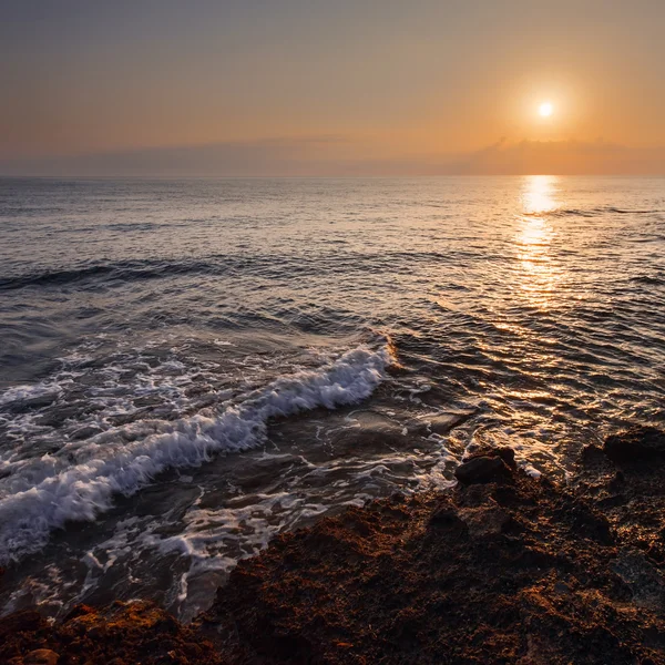 Puesta de sol sobre el mar —  Fotos de Stock