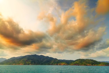 Deniz yukarıda gökyüzü