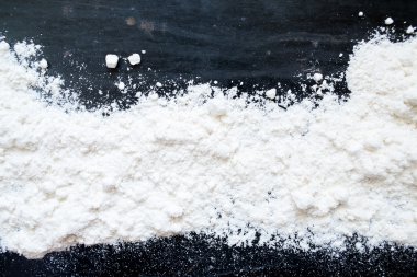 siyah arka plan ile un