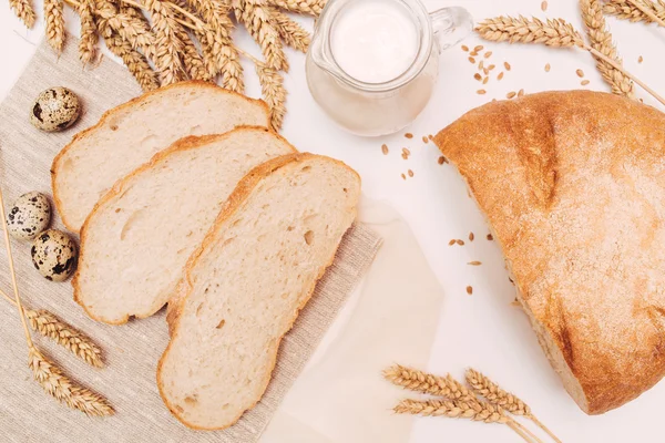 Rustic breakfast with milk and rye bread — Stock Photo, Image