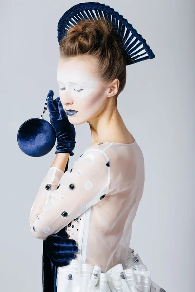 Studio shot of woman in Japanese clothes — Stock Photo, Image