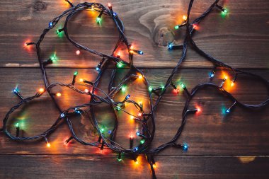 Ahşap arka plan üzerinde çelenk