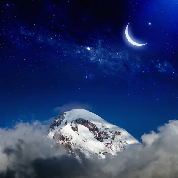 산에 있는 밤 — 스톡 사진