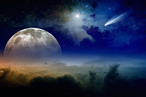 Full moon and comet — Stock Photo, Image