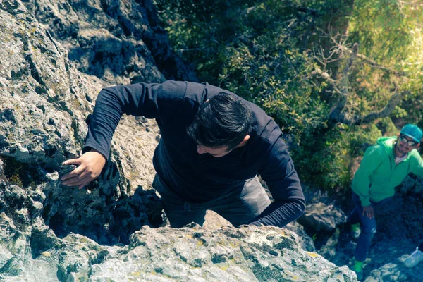 Escalador Rocas Con Gafas Sin Equipo Protección —  Fotos de Stock