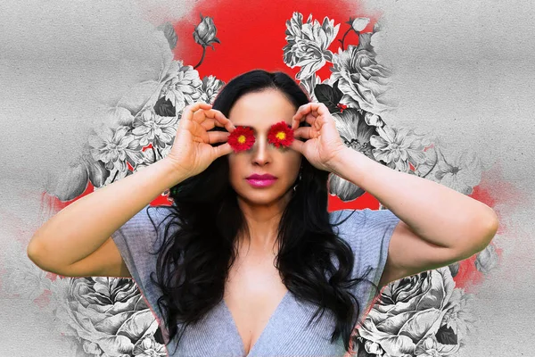 Ung Kvinna Med Blommor Händerna Bakgrunden Röd Blomma — Stockfoto