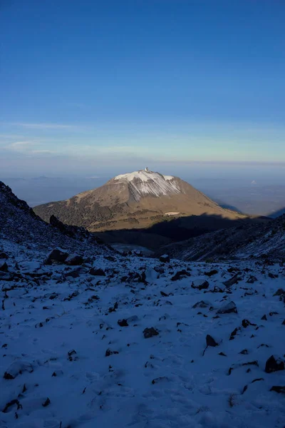 位于墨西哥普埃布拉州Sierra Negra火山顶部的大型毫米波望远镜 — 图库照片