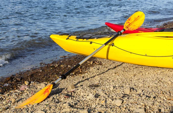 Paddle for double yellow kayak — Stock Photo, Image