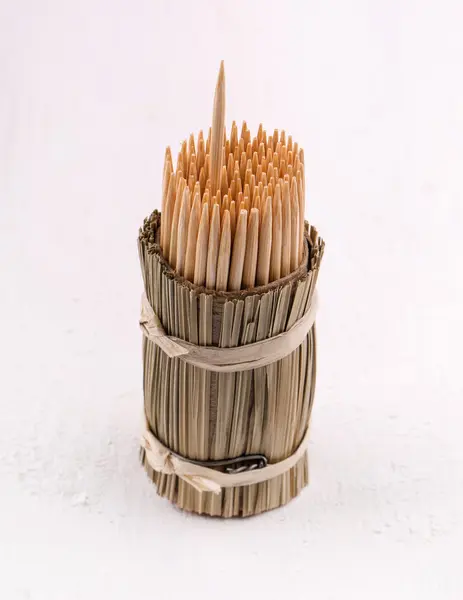 Trä tandpetare i ett paket — Stockfoto