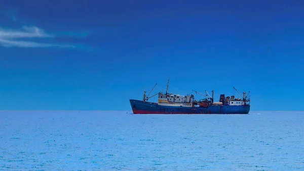 Navire de pêche pour la pêche en mer. — Photo