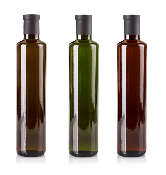 Kleuren olijfolie flessen geïsoleerd op witte achtergrond — Stockfoto