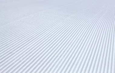 Kayak pisti, kışın yağışlı kar örtüsü dokusu