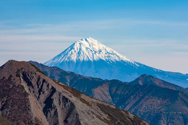 Sommet escarpé du volcan Avachinsky, Kamchatka, Russie. — Photo